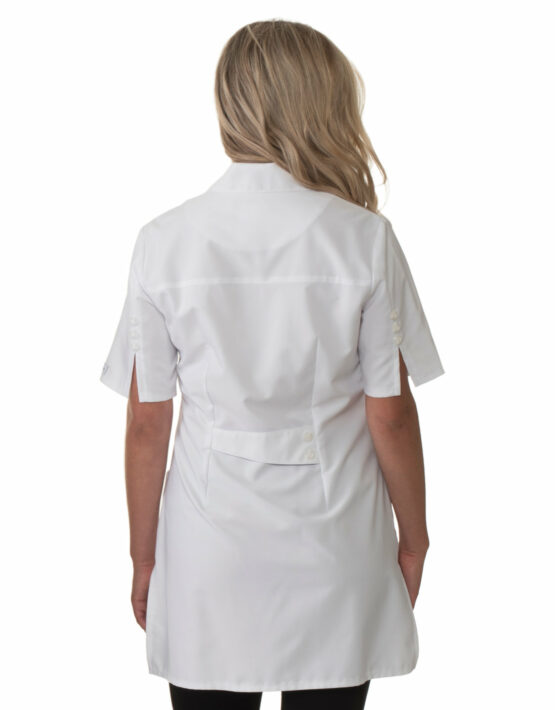 Le Délicat uniforme, style 71912, de Carolyn Design en Blanc de dos